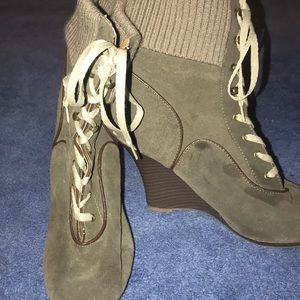 ✨wedged booties✨